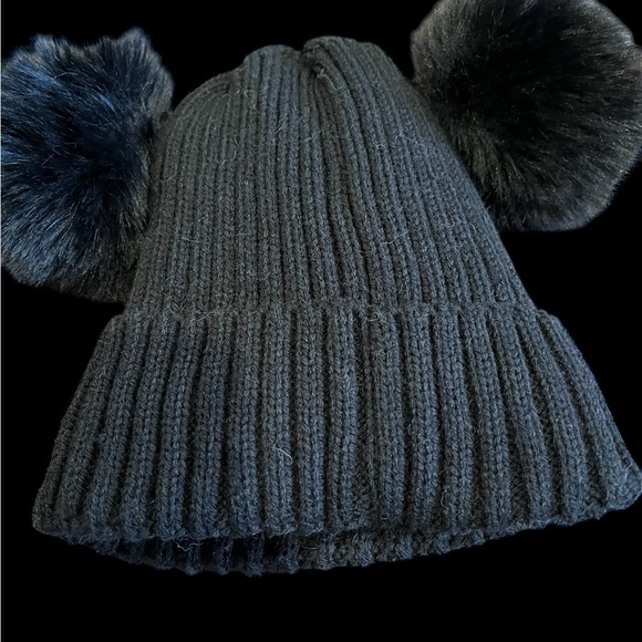 Beanie and brooch bundle! NWT double Pom Pom hat paired with vintage brooch - Picture 4 of 5